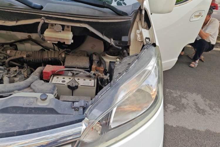 Used Nissan NV200 2016 Revised Version 1.6L CVT Deluxe Edition Engine Bay Left