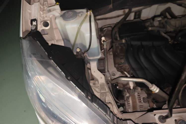 Used Nissan NV200 2016 1.6L CVT Luxury Model Engine Bay Right