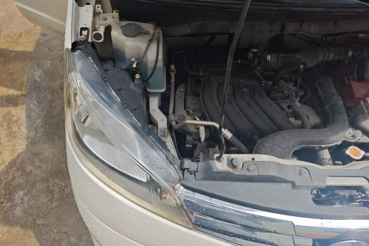 Used Nissan NV200 2016 Revised Version 1.6L CVT Deluxe Edition Engine Bay Right