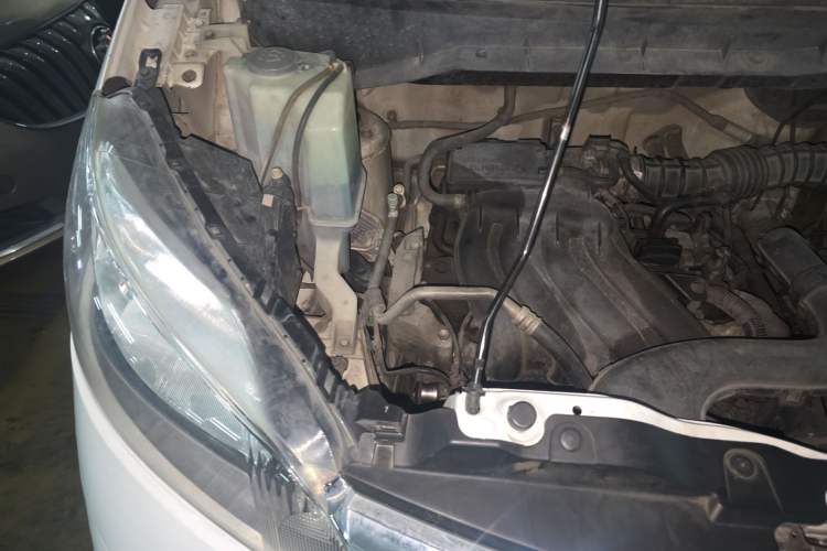 Used Nissan NV200 2016 Revised Version 1.6L CVT Luxury Edition Engine Bay Right