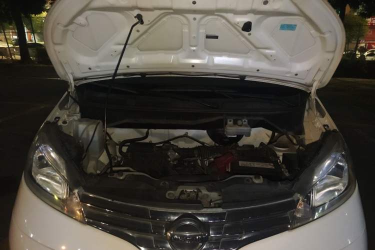 Used Nissan NV200 2016 Revised Version 1.6L CVT Luxury Edition Engine Bay