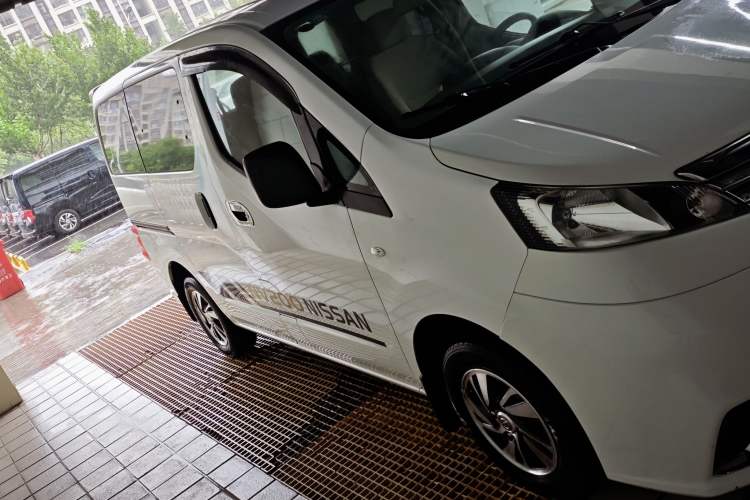 Used Nissan NV200 2016 Revised Version 1.6L CVT Luxury Edition Exterior 2