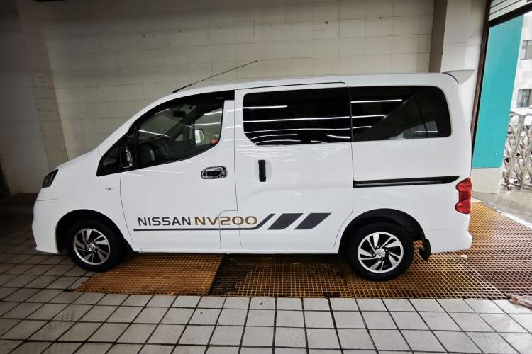Used Nissan NV200 2016 Revised Version 1.6L CVT Luxury Edition Exterior 3