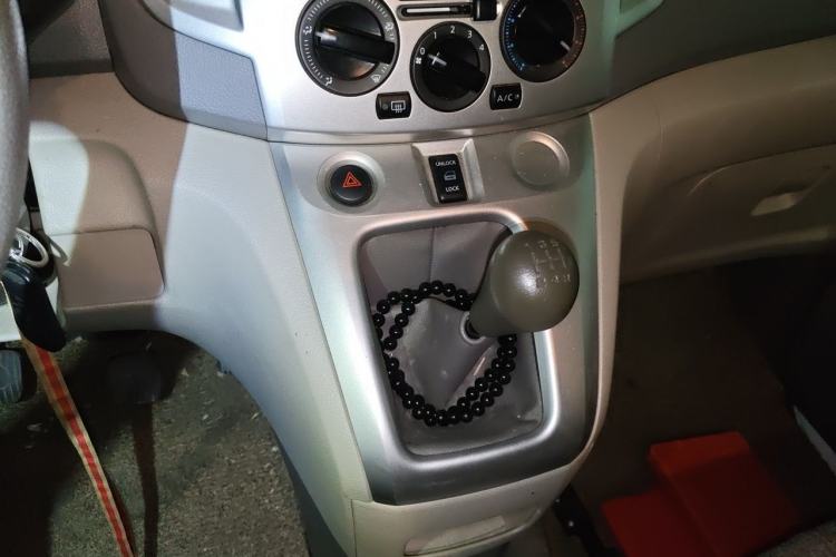 Used Nissan NV200 2016 Revised Version 1.6L Manual Luxury Edition Gear Lever