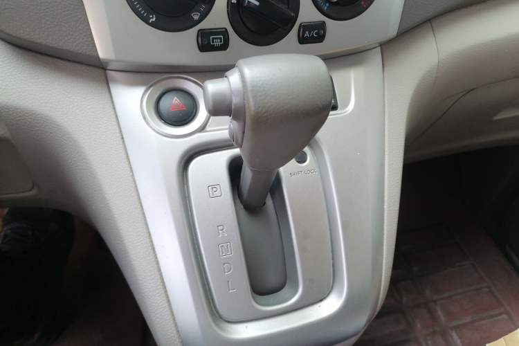 Used Nissan NV200 2016 1.6L CVT Luxury Model Gear Lever