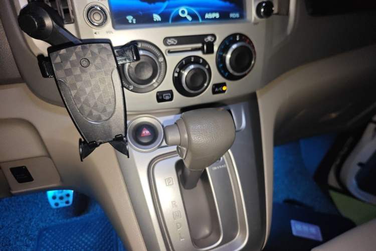 Used Nissan NV200 2016 1.6L CVT Luxury Model Gear Lever