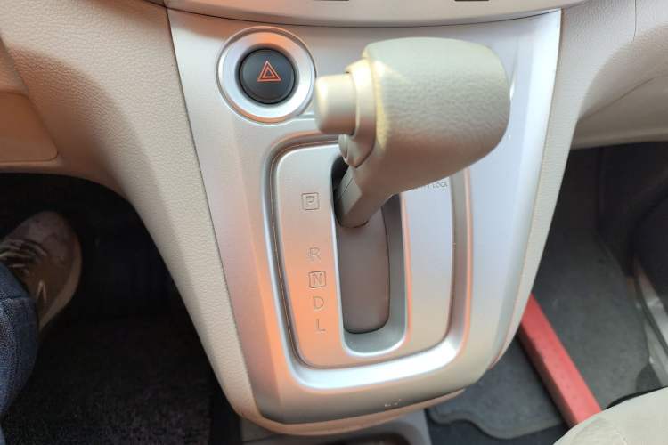 Used Nissan NV200 2016 1.6L CVT Luxury Model Gear Lever