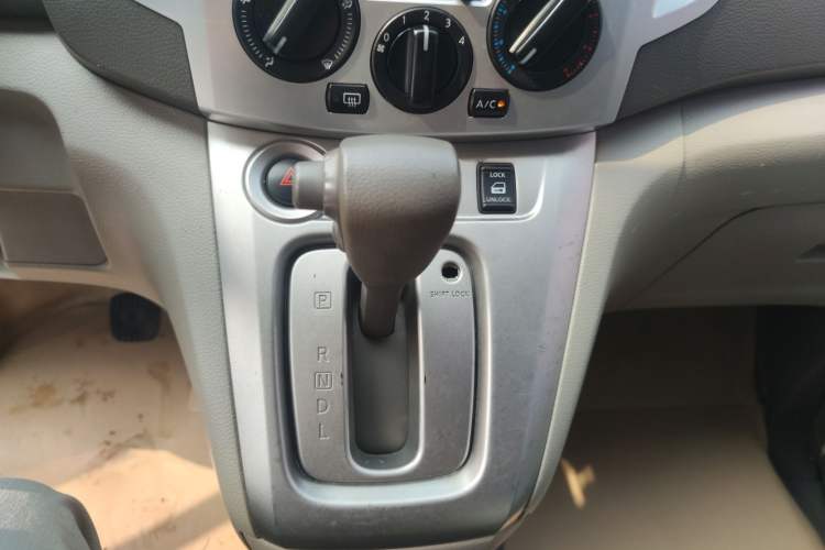Used Nissan NV200 2016 Revised Version 1.6L CVT Luxury Edition Gear Lever