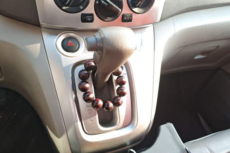 Used Nissan NV200 2016 Revised Version 1.6L CVT Luxury Edition Gear Lever