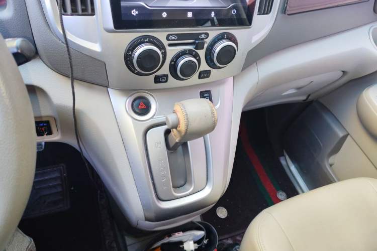 Used Nissan NV200 2016 1.6L CVT Deluxe Model Gear Lever