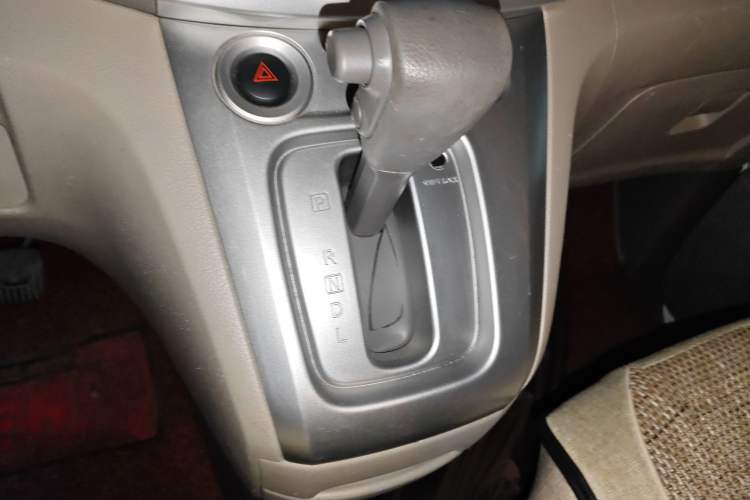 Used Nissan NV200 2016 Revised Version 1.6L CVT Luxury Edition Gear Lever