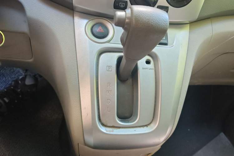 Used Nissan NV200 2016 Revised Version 1.6L CVT Luxury Edition Gear Lever