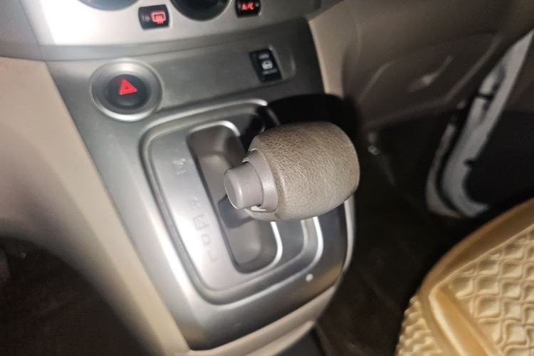 Used Nissan NV200 2016 Revised Version 1.6L CVT Luxury Edition Gear Lever