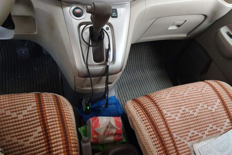 Used Nissan NV200 2016 Revised Version 1.6L CVT Luxury Edition Gear Lever