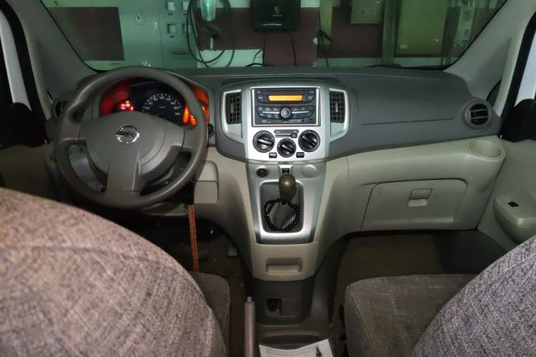 Used Nissan NV200 2016 Revised Version 1.6L Manual Luxury Edition Interior 2