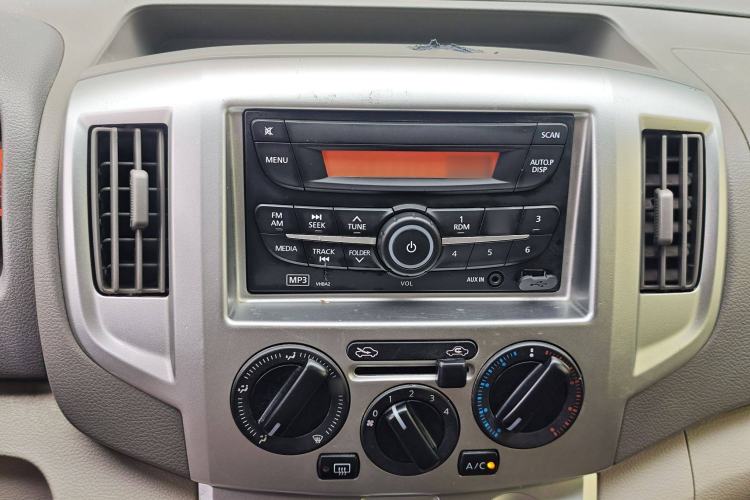 Used Nissan NV200 2016 Revised Version 1.6L Manual Luxury Edition Interior 3