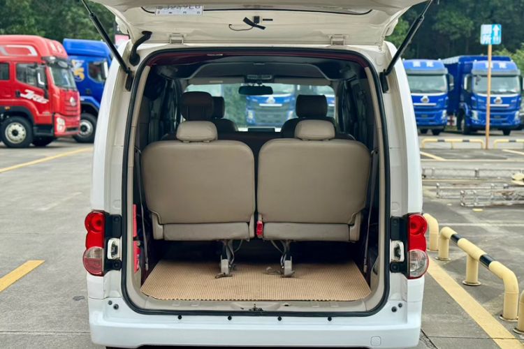 Used Nissan NV200 2016 Revised Version 1.6L Manual Luxury Edition Interior 3