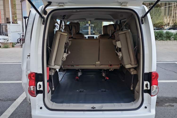 Used Nissan NV200 2016 Revised Version 1.6L Manual Luxury Edition Interior 3