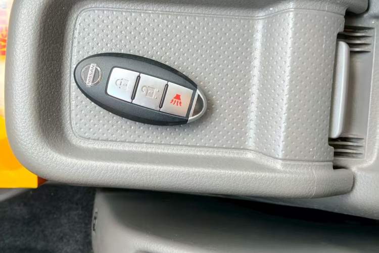 Used Nissan NV200 2016 Revised Version 1.6L CVT Deluxe Edition Interior 8