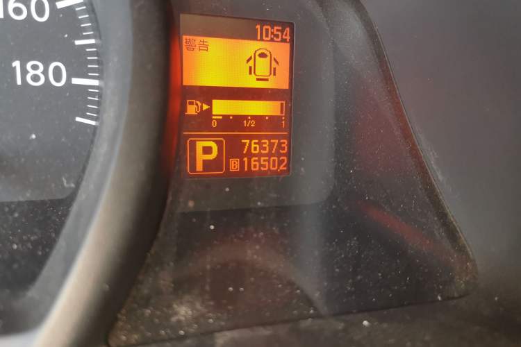 Used Nissan NV200 2016 Revised Version 1.6L CVT Deluxe Edition Odometer Close Up