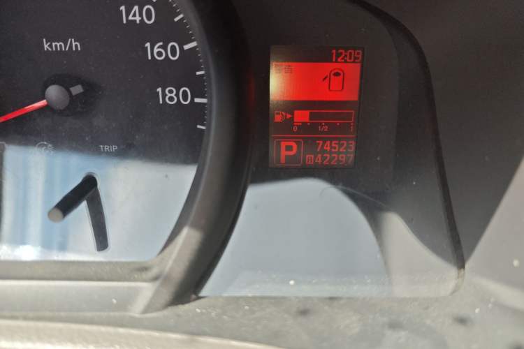 Used Nissan NV200 2016 Revised Version 1.6L CVT Deluxe Edition Odometer Close Up