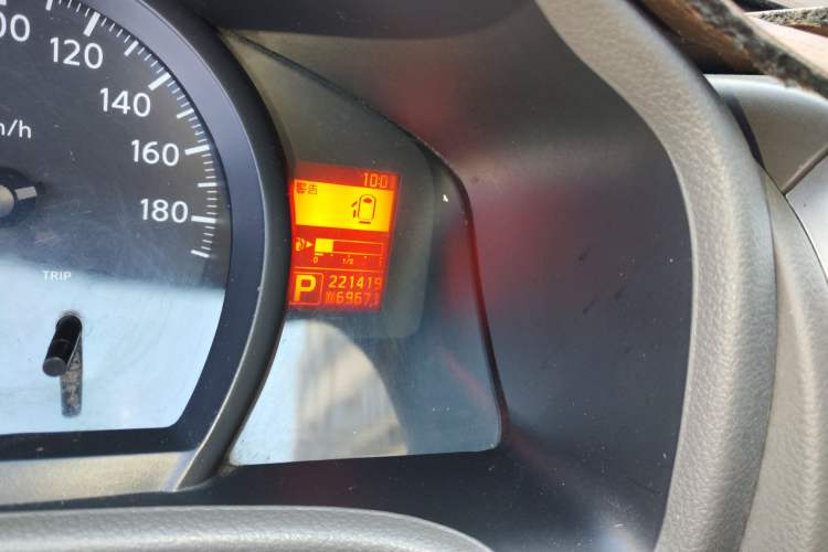 Used Nissan NV200 2016 1.6L CVT Deluxe Model Odometer Close Up