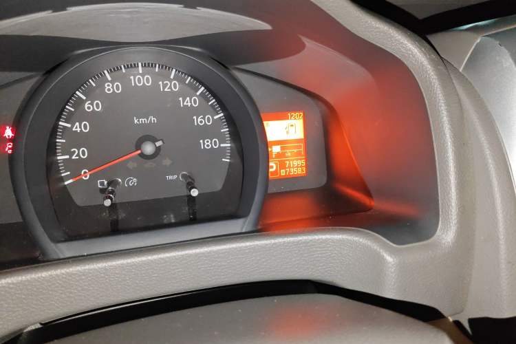 Used Nissan NV200 2016 Revised Version 1.6L CVT Luxury Edition Odometer Close Up