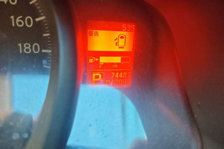 Used Nissan NV200 2016 Revised Version 1.6L CVT Luxury Edition Odometer Close Up