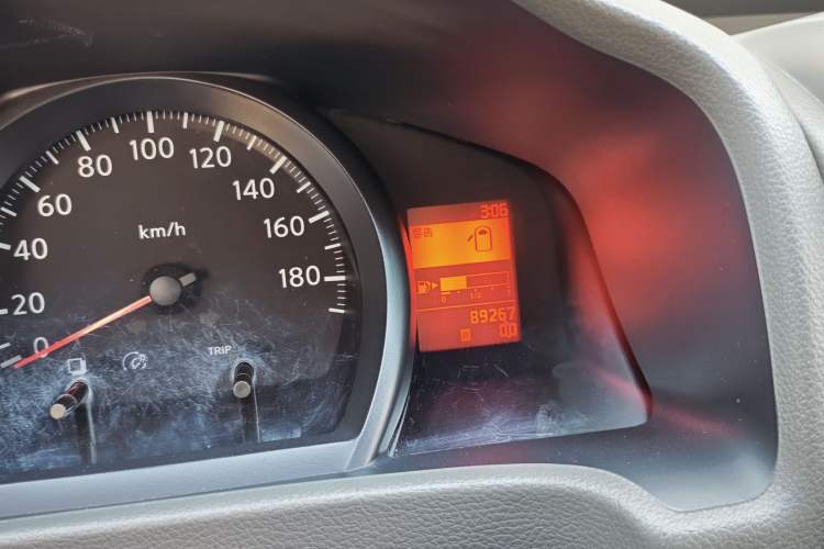Used Nissan NV200 2016 Revised Version 1.6L Manual Luxury Edition Odometer Close Up