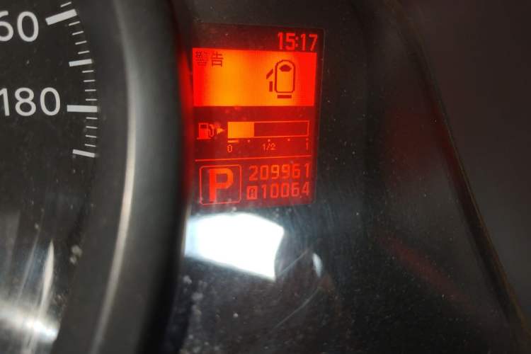 Used Nissan NV200 2016 Revised Version 1.6L CVT Luxury Edition Odometer Close Up