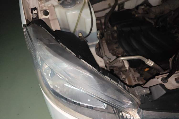 Used Nissan NV200 2016 1.6L CVT Luxury Model Right Front Headlight