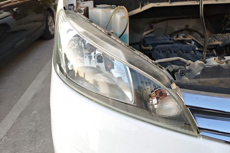 Used Nissan NV200 2016 Revised Version 1.6L CVT Luxury Edition Right Front Headlight