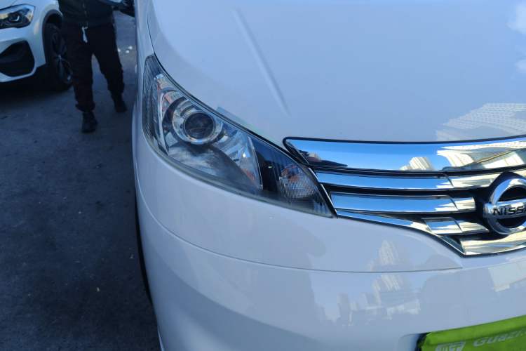 Used Nissan NV200 2016 1.6L CVT Deluxe Model Right Front Headlight