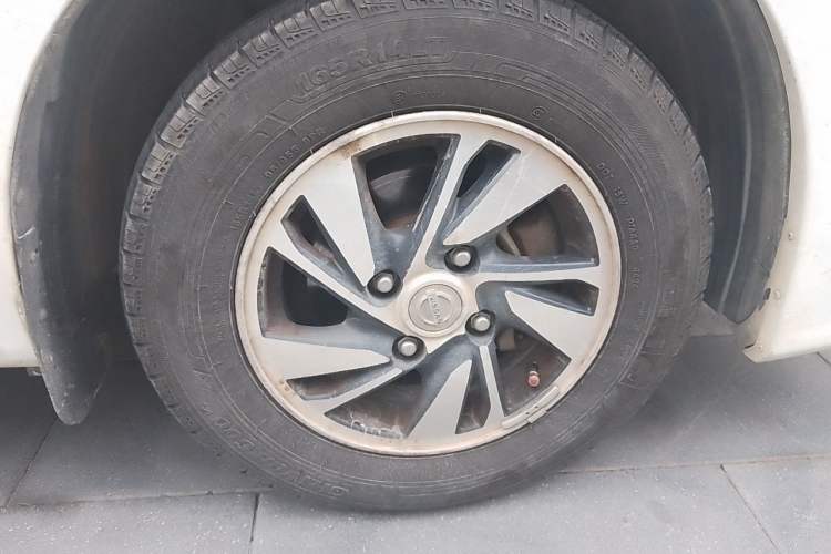 Used Nissan NV200 2016 1.6L CVT Luxury Model Right Front Wheel Hub