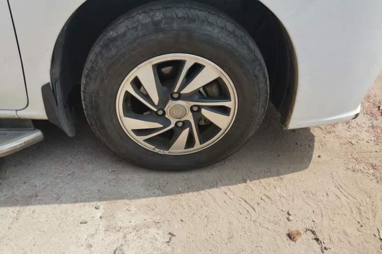Used Nissan NV200 2016 Revised Version 1.6L CVT Deluxe Edition Right Front Wheel Hub