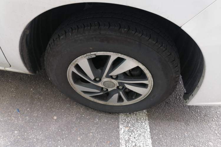Used Nissan NV200 2016 1.6L CVT Luxury Model Right Front Wheel Hub