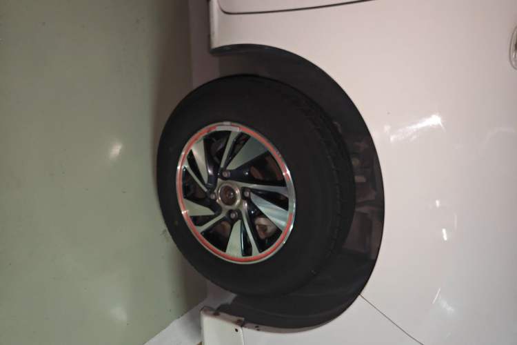 Used Nissan NV200 2016 1.6L CVT Luxury Model Right Front Wheel Hub