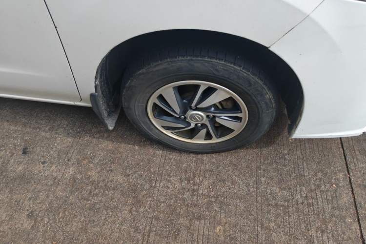 Used Nissan NV200 2016 1.6L CVT Luxury Model Right Front Wheel Hub