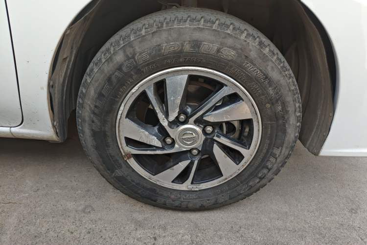 Used Nissan NV200 2016 Revised Version 1.6L CVT Luxury Edition Right Front Wheel Hub