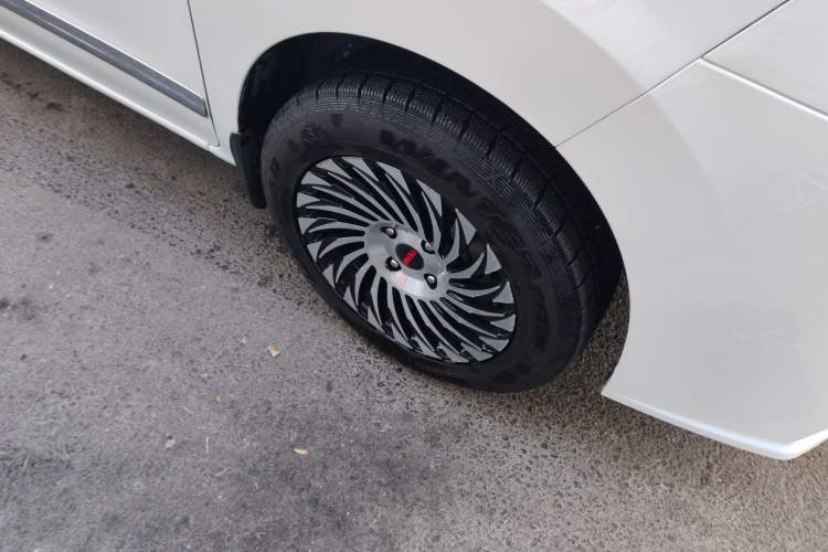 Used Nissan NV200 2016 1.6L CVT Deluxe Model Right Front Wheel Hub