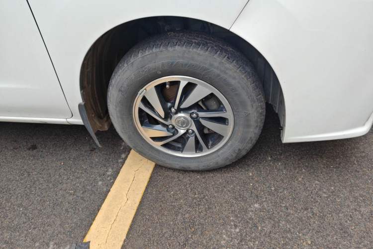 Used Nissan NV200 2016 Revised Version 1.6L CVT Deluxe Edition Right Front Wheel Hub
