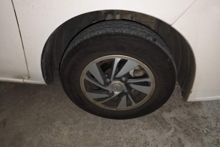 Used Nissan NV200 2016 Revised Version 1.6L CVT Luxury Edition Right Front Wheel Hub