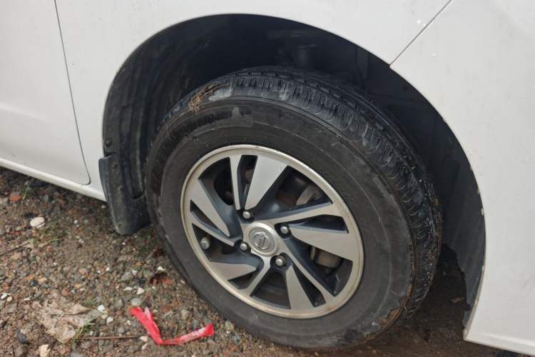Used Nissan NV200 2016 1.6L CVT Luxury Model Right Front Wheel Hub