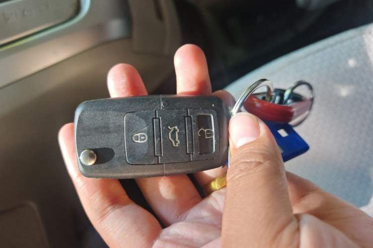 Used Nissan NV200 2016 Revised Version 1.6L CVT Luxury Edition Vehicle Key