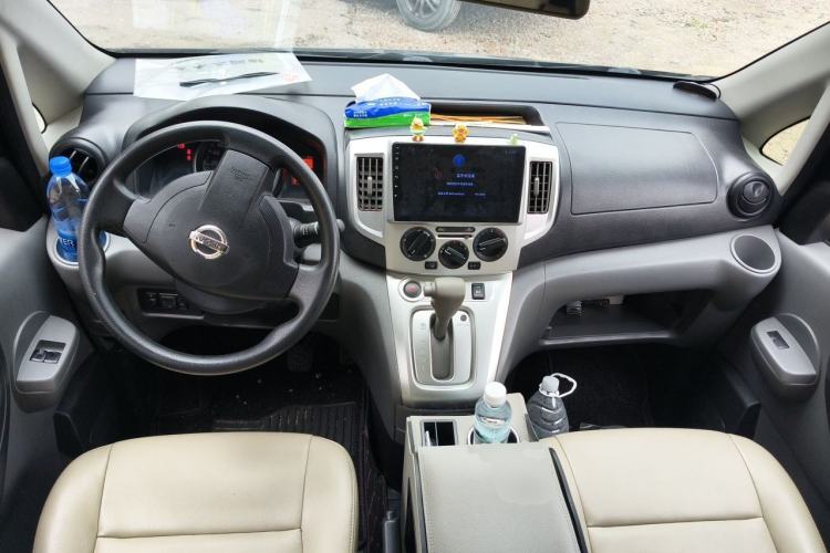 Used Nissan NV200 2018 1.6L CVT Luxury Model Center Console