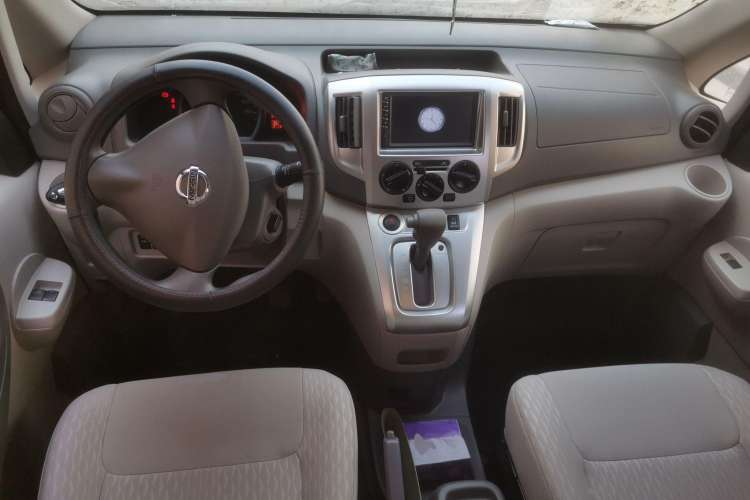 Used Nissan NV200 2018 1.6L CVT Luxury Model Center Console