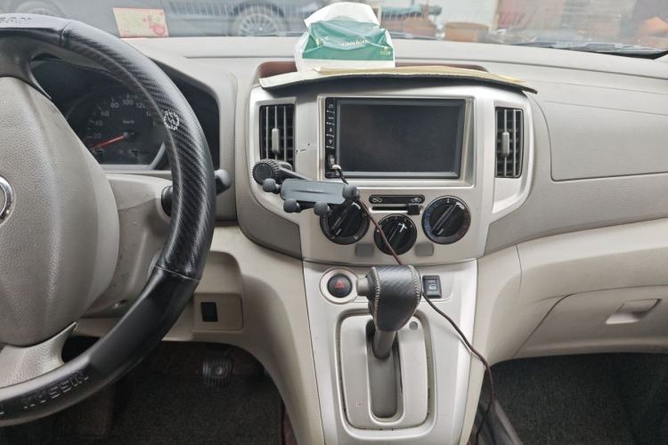 Used Nissan NV200 2018 1.6L CVT Luxury Model Center Console