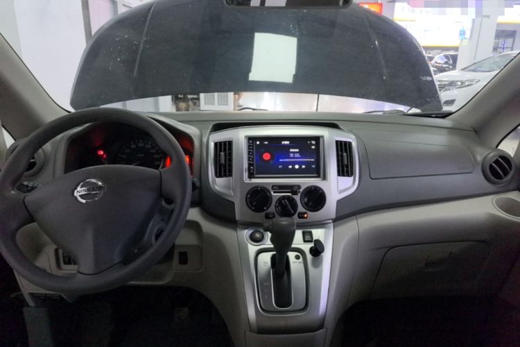 Used Nissan NV200 2018 1.6L CVT Luxury Model Center Console