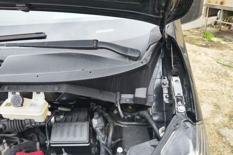 Used Nissan NV200 2018 1.6L CVT Luxury Model Engine Bay Left