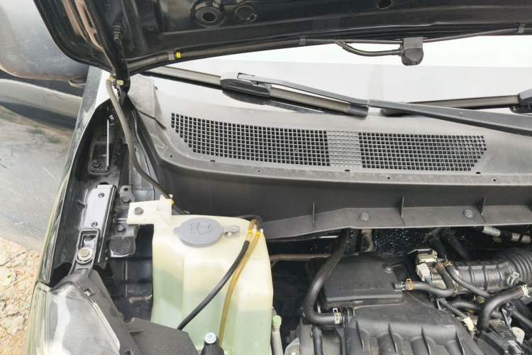 Used Nissan NV200 2018 1.6L CVT Luxury Model Engine Bay Right